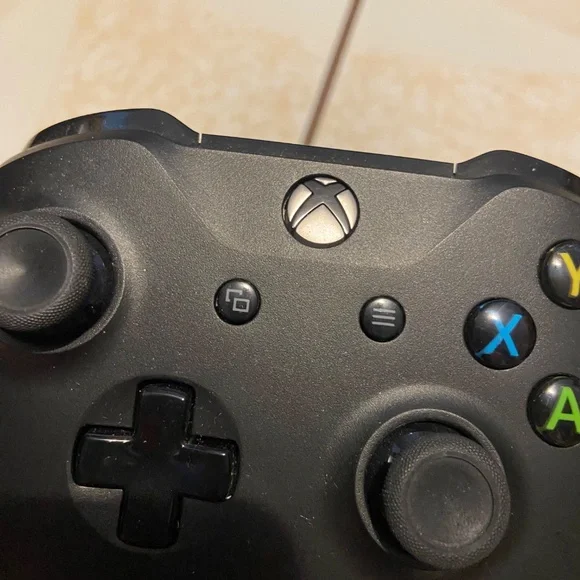 Xbox controller for sale - Picture 7 of 10